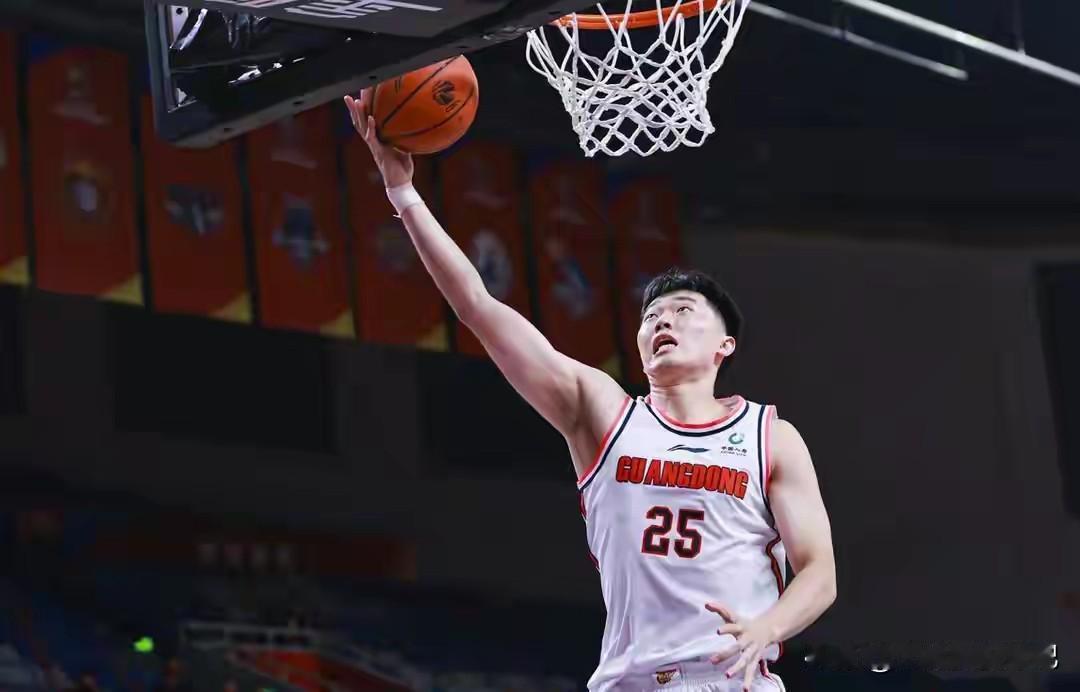 八连胜，杜峰大胆启用新人成致胜法宝！CBA本赛季打到现在，广东成了最大的赢家，