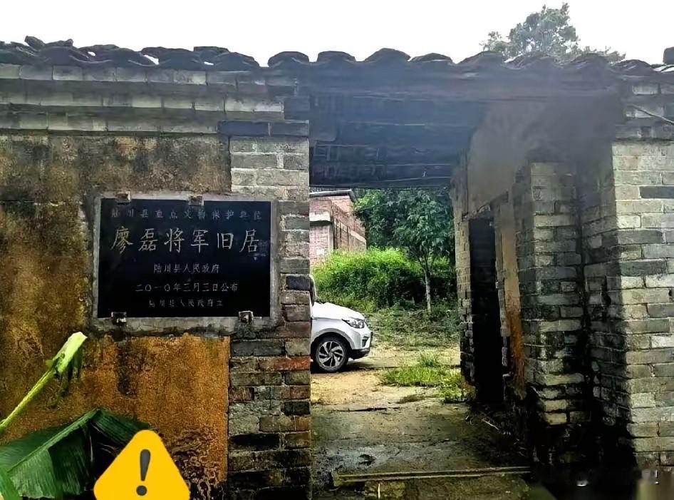 莫大讽刺！屠杀革命先烈的刽子手，只因抗日就被供奉，愧对右江英烈这四个字，简
