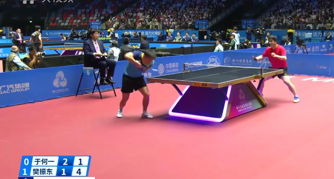 于何一差3分爆冷樊振东，看完比赛明白了东哥用意。第一局东哥打了还挺轻松，