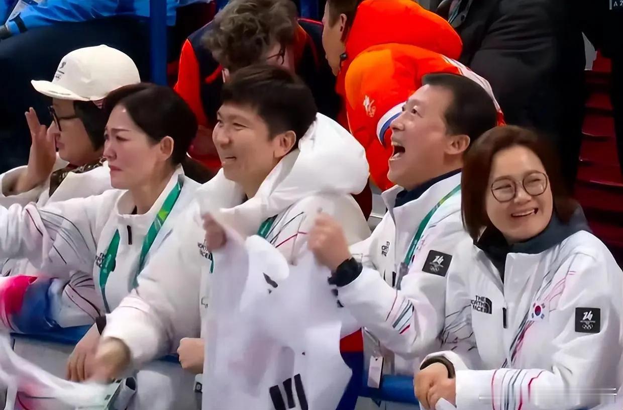 韩国队无奈!女子3000米接力逆袭夺冠金牌数追平中国队但排名落后北京时间2月1