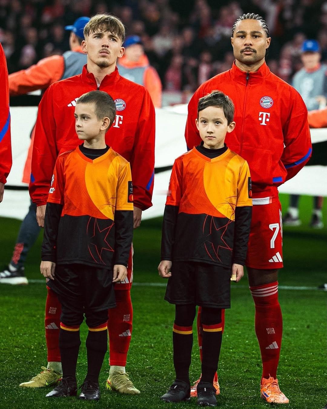 老师，我们家小卡尔是不是长个儿了？看着跟不理也差不多啊🧐