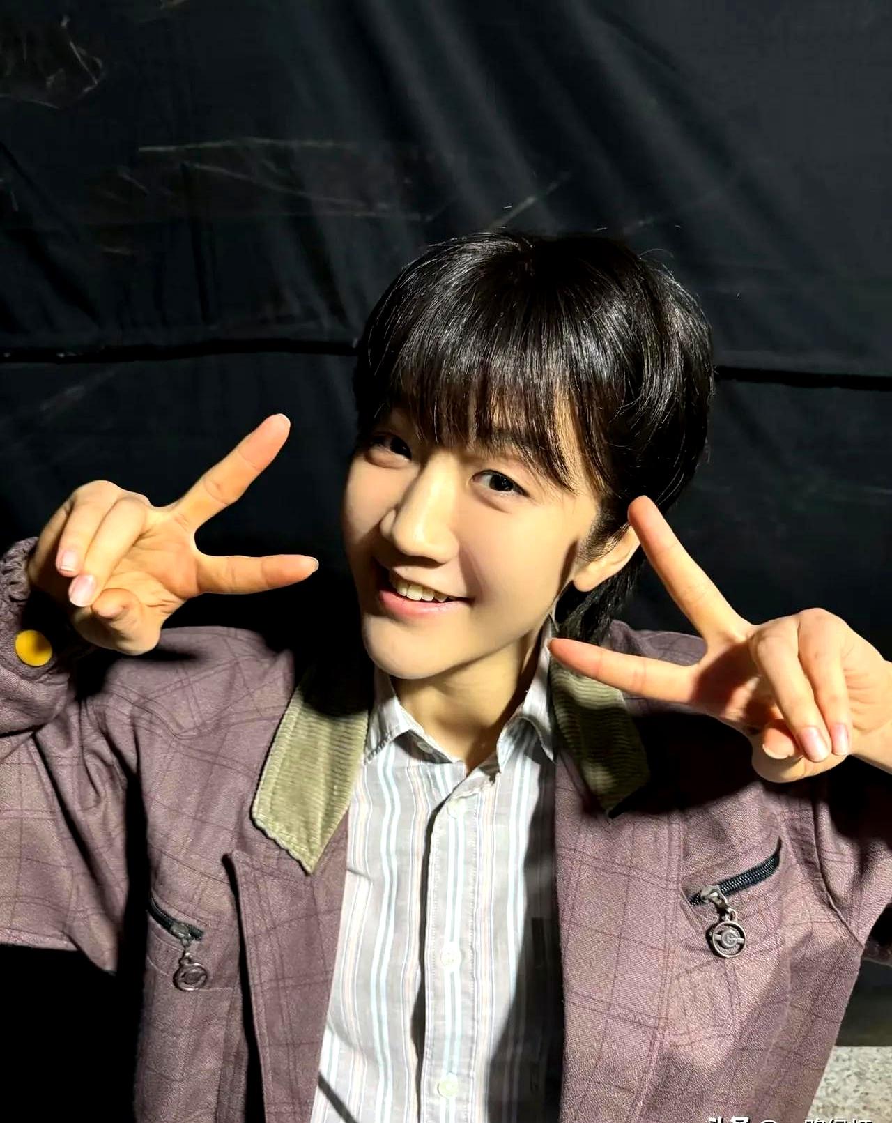 刚刷到《小城大事》最新一集，直接笑出鹅叫。陈梦客串的“小陈”顶着80年代