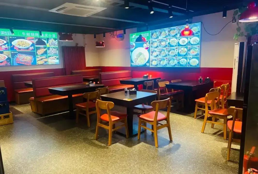 我发现只要合伙干的饭店，结局基本上都黄了。春天的时候去一家刚开业的饭店吃饭，说