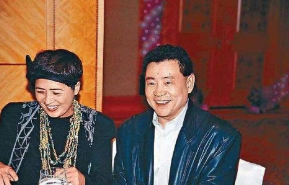 2017年，刘銮雄在换了3亿的“天价肾”之后说：“现在就算有100个绝世美女站在