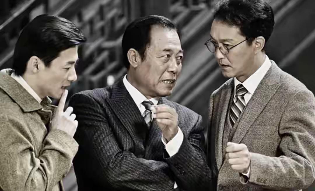 《潜伏》里翠萍为什么不会被人怀疑是卧底呢？就冲抓站长的奸，你敢相信她是卧底。