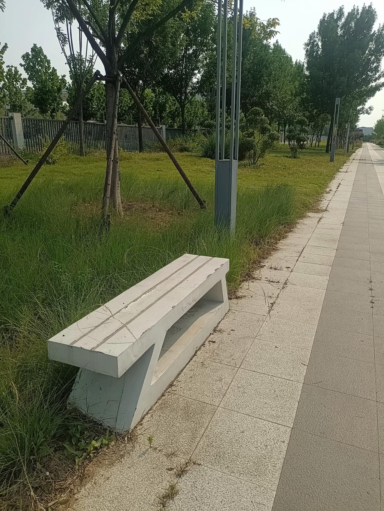 李银河说：“世上最危险的关系，就是夫妻关系，夫妻生活是肉体上的生活，遵循的是快乐