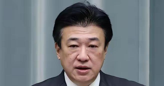台东海域长期驻守落地！中国两艘3000吨级海警船带着76毫米舰炮、高压水炮和全