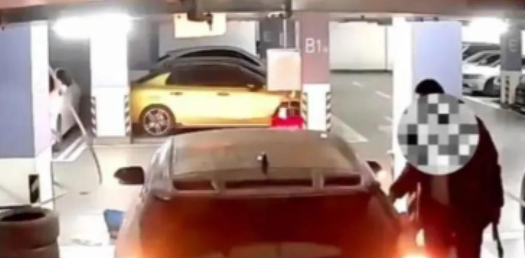 沈阳和平区32个有正规产权证的车位，被物业和部分人员霸占了整整8年。车位锁被砸坏