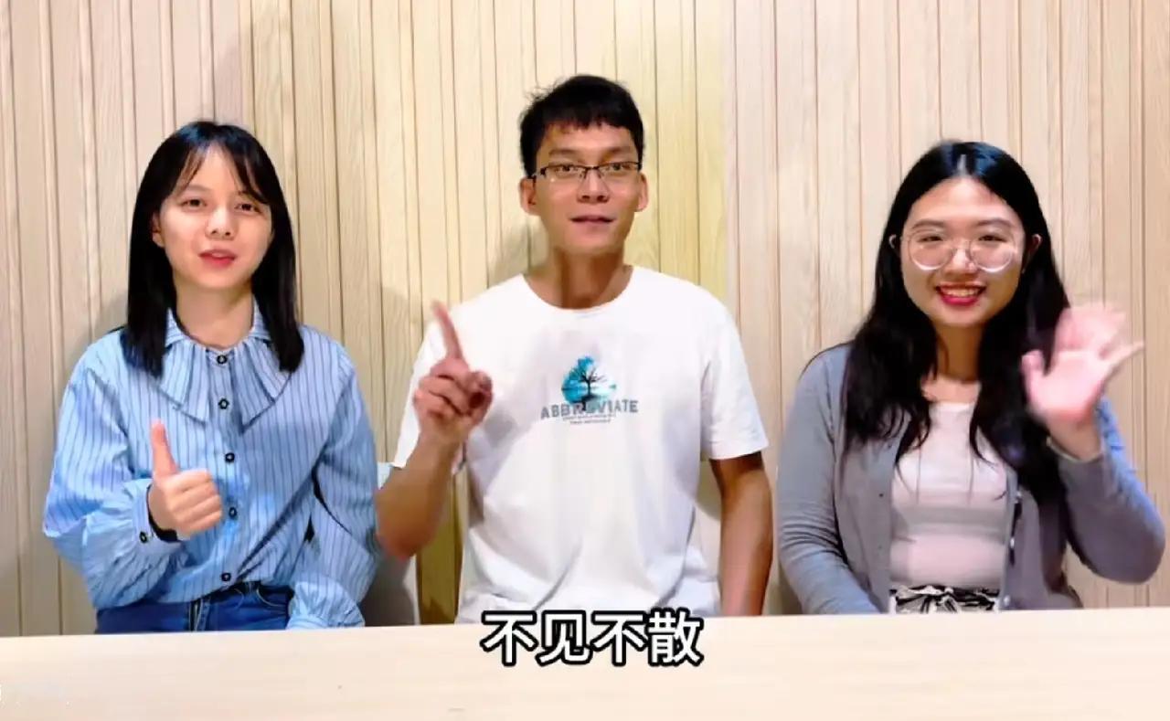 羡慕啊，唐尚珺已经有团队了，还是两个漂亮的女生，都是他的学妹，比他小10多岁