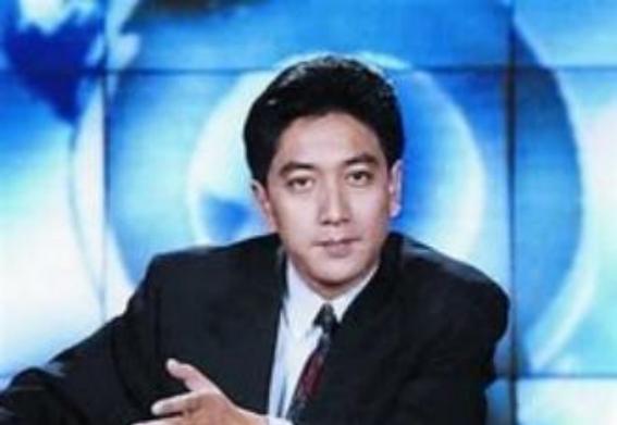 2007年，水均益的妻子意外瘫痪，他毫不犹豫地提出了离婚，女儿哭着恳求父亲：“爸