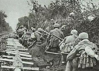 1947年解放战争时，华野久攻狮脑山不下，夜间山上还传来孩子哭声，侦查员上山一看