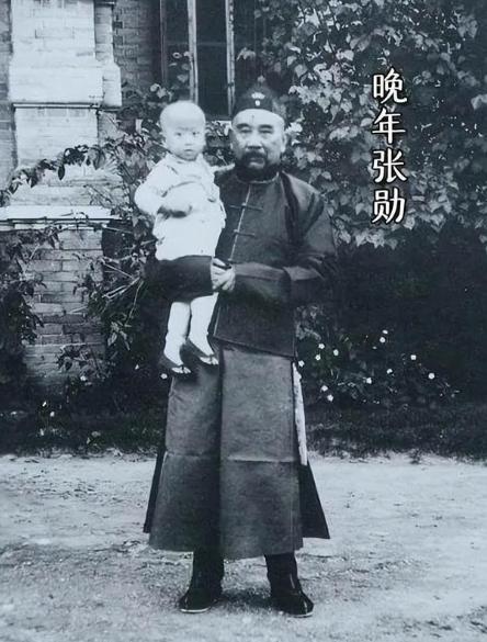 1903年，广西提督苏元春被押送京城将要斩首，他多年的同僚好友纷纷袖手旁观，唯有