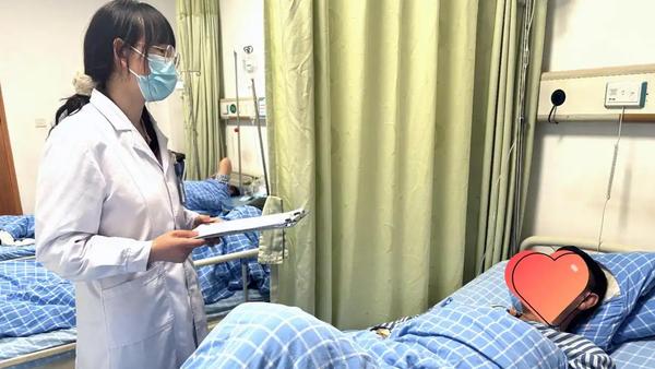 机舱里的规矩，真不是用来闹着玩的。4月22日凌晨，亚航D7809重庆飞吉隆坡航班