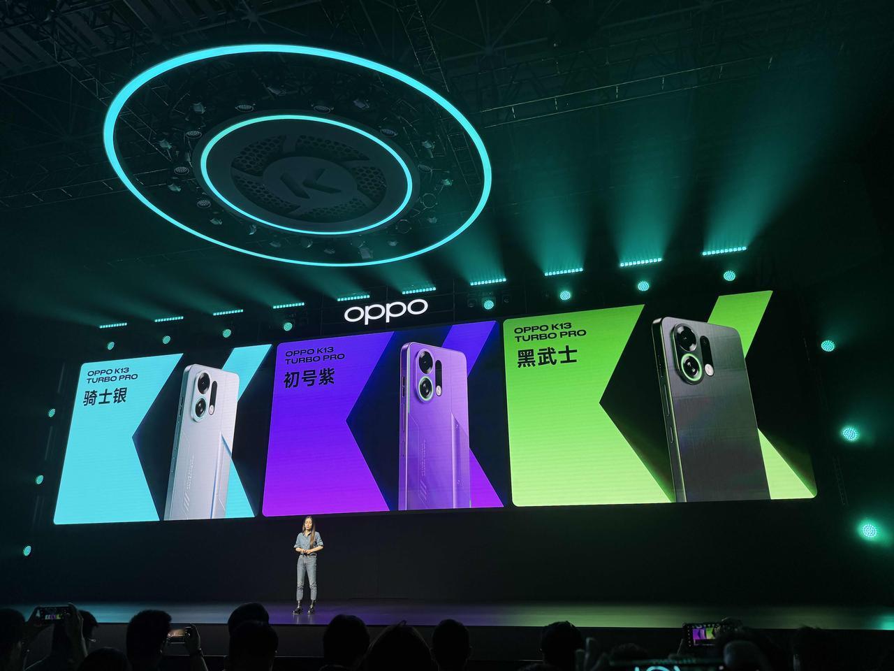 OPPOK13Turbo系列正式发布，全新的风冷散热亮了，标配“超能吹”风扇