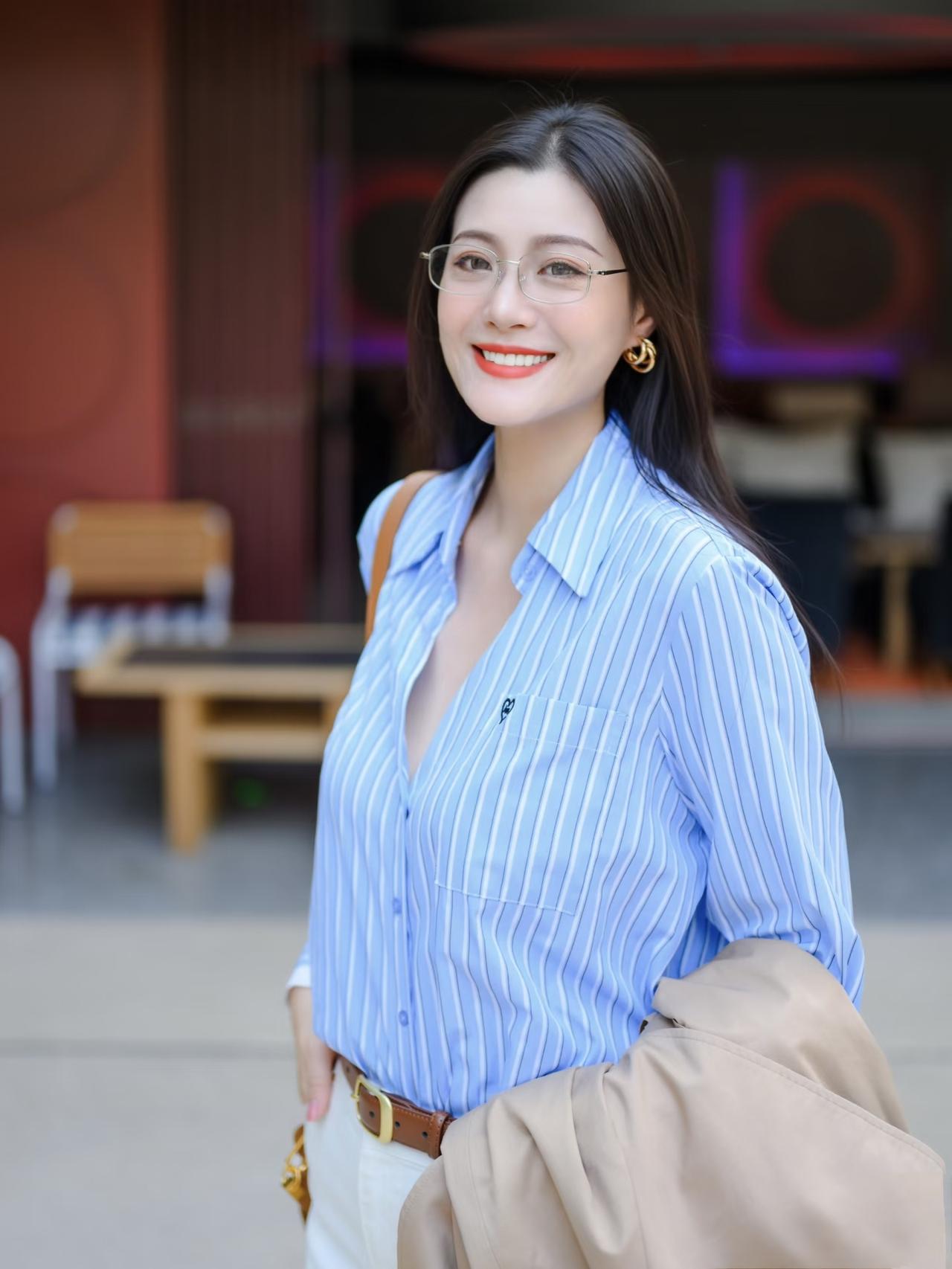 怎样穿搭知性又显身材?