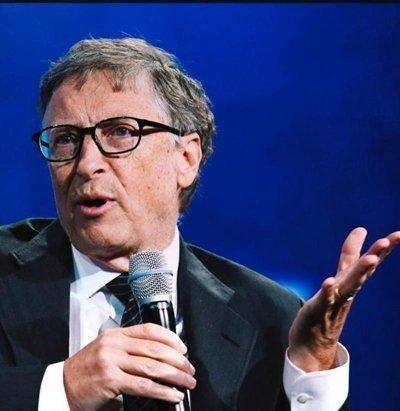 美国彻底慌了？美国财长再次破防：“中国再不卖稀土，我就把几十万留学生全赶回去！”