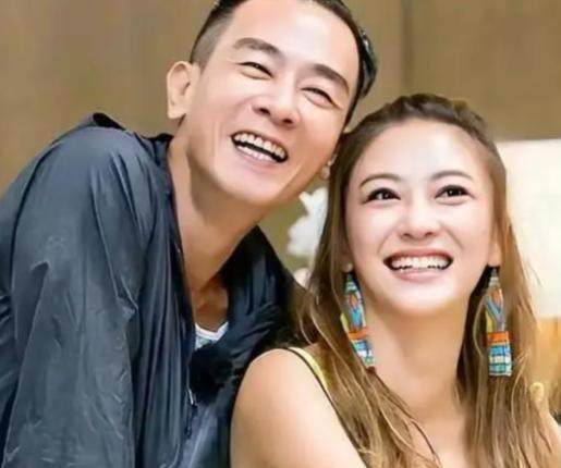 陈小春第一次登门拜访岳父，恭恭敬敬喊了一声叔叔，结果应采儿爸爸当场打断他：别叫我