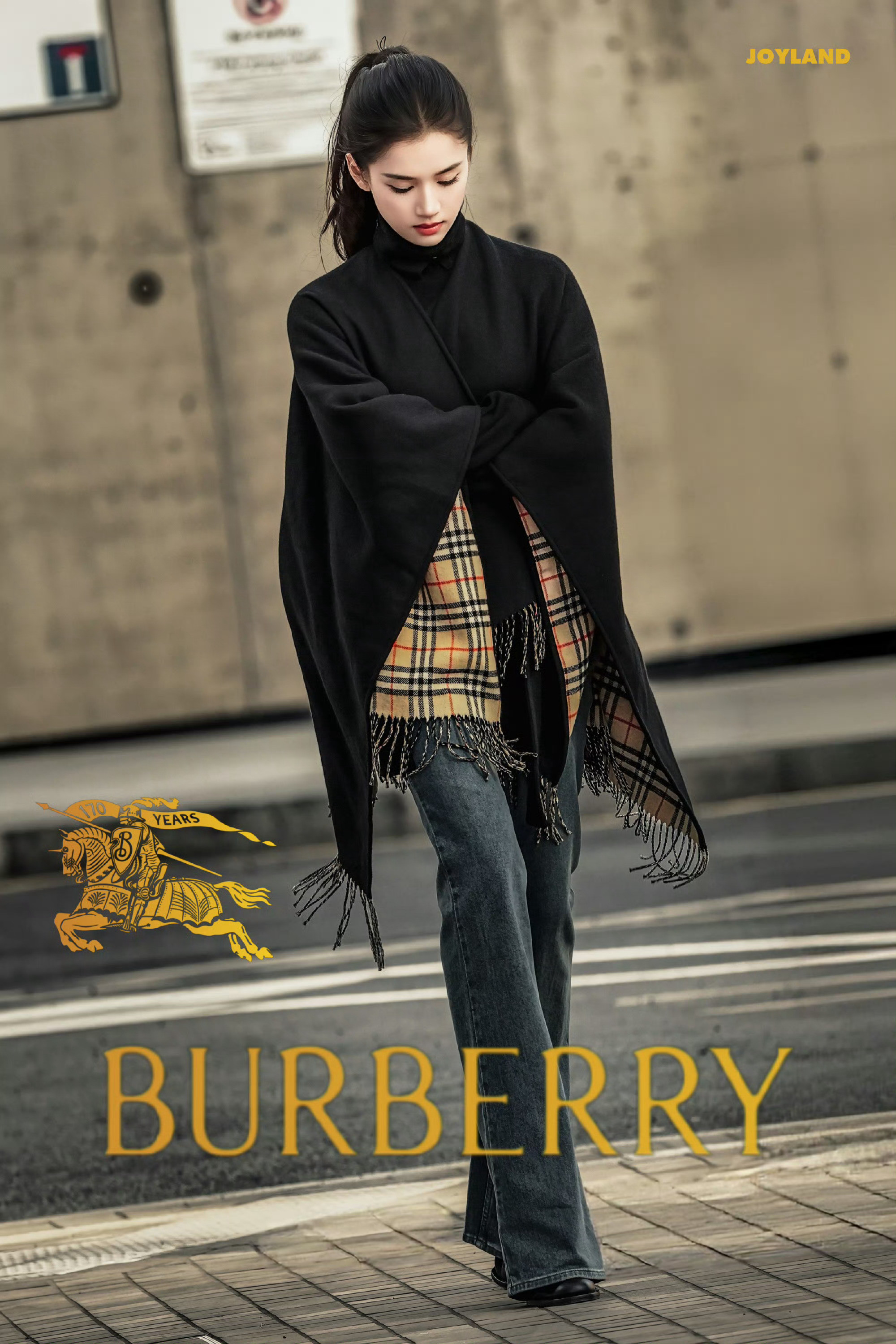 拥有一位审美好的站姐是多么幸福的事情伦敦街头的张婧仪，Burberry披肩搭配黑