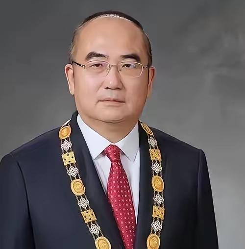 张定宇，男，汉族，1963年12月出生于湖北武汉，中共党员，医学博士，原武汉市金