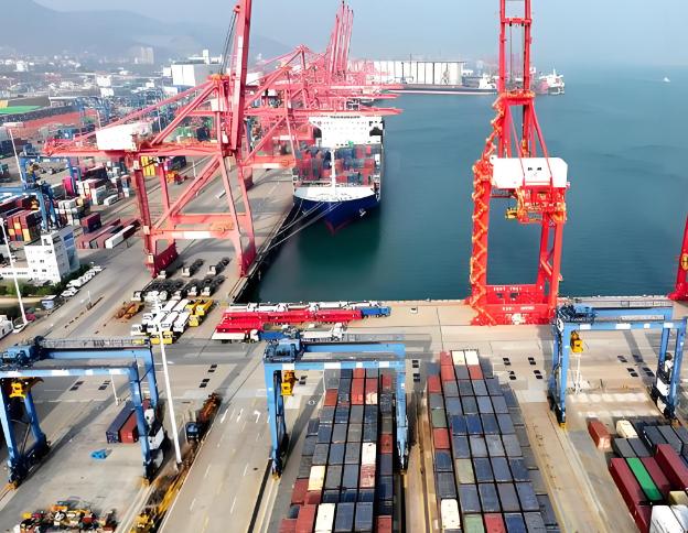 果不其然，新加坡联合早报突然宣布了一个结论：中国缺乏支撑自给自足型崛起的地理与资