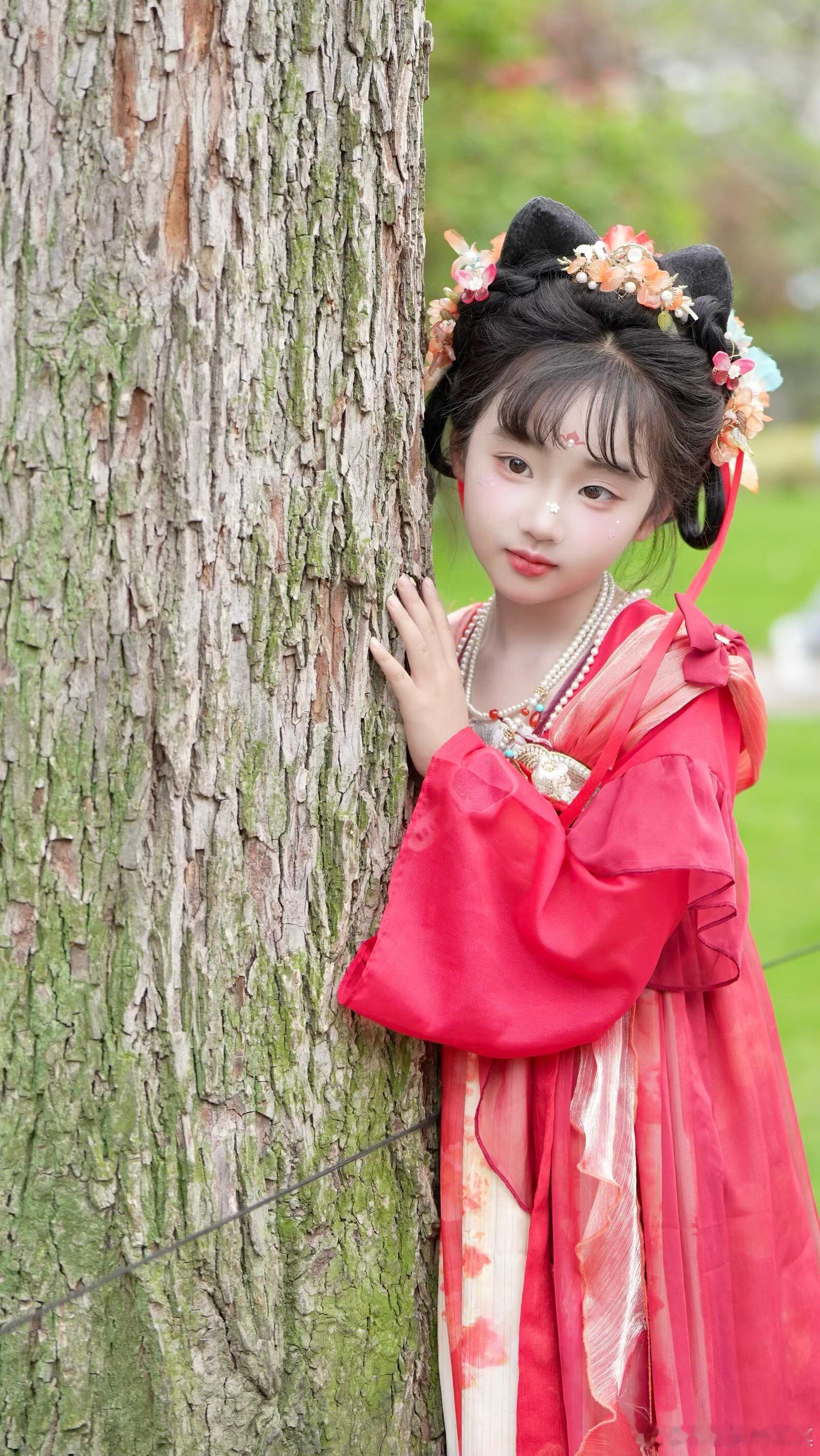 红裙似火，发间藏春，一眼沦陷的国风小美人。苏州园林约拍汉服美人汉服写真苏州