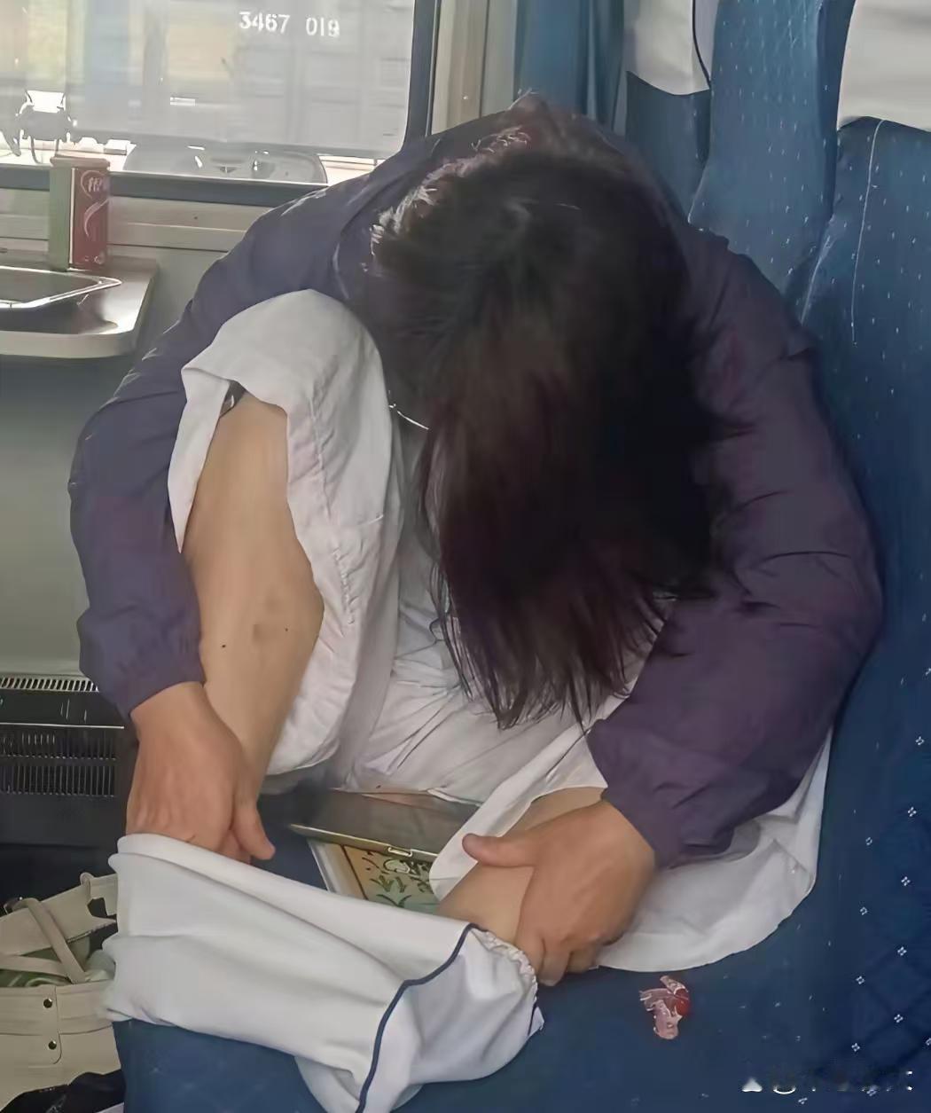 坐在车上遇到这样的人，是什么样的感受[呲牙笑]