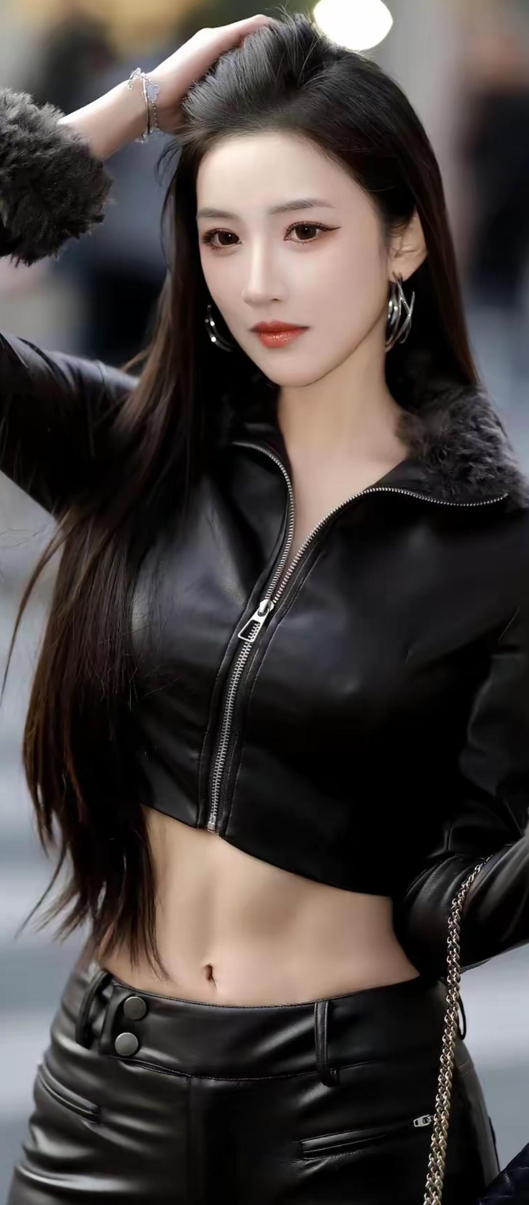 都市酷炫风，黑色皮衣搭配，时尚感爆棚！🔥👗💃