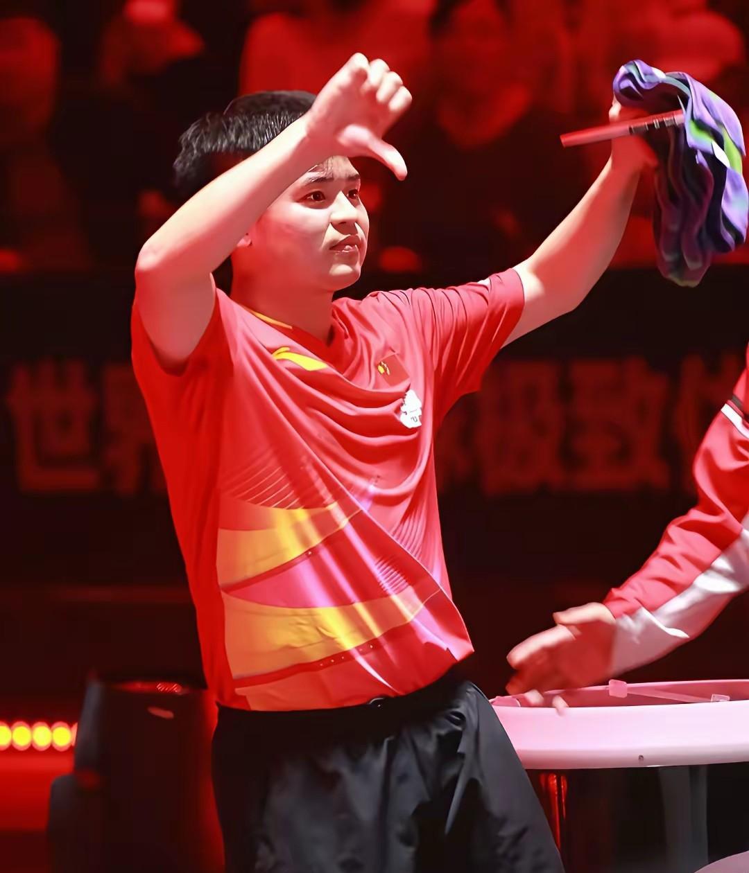 林诗栋再战小布。历史两人5次交手，林诗栋2胜3负略占下风。林诗栋20岁，小布