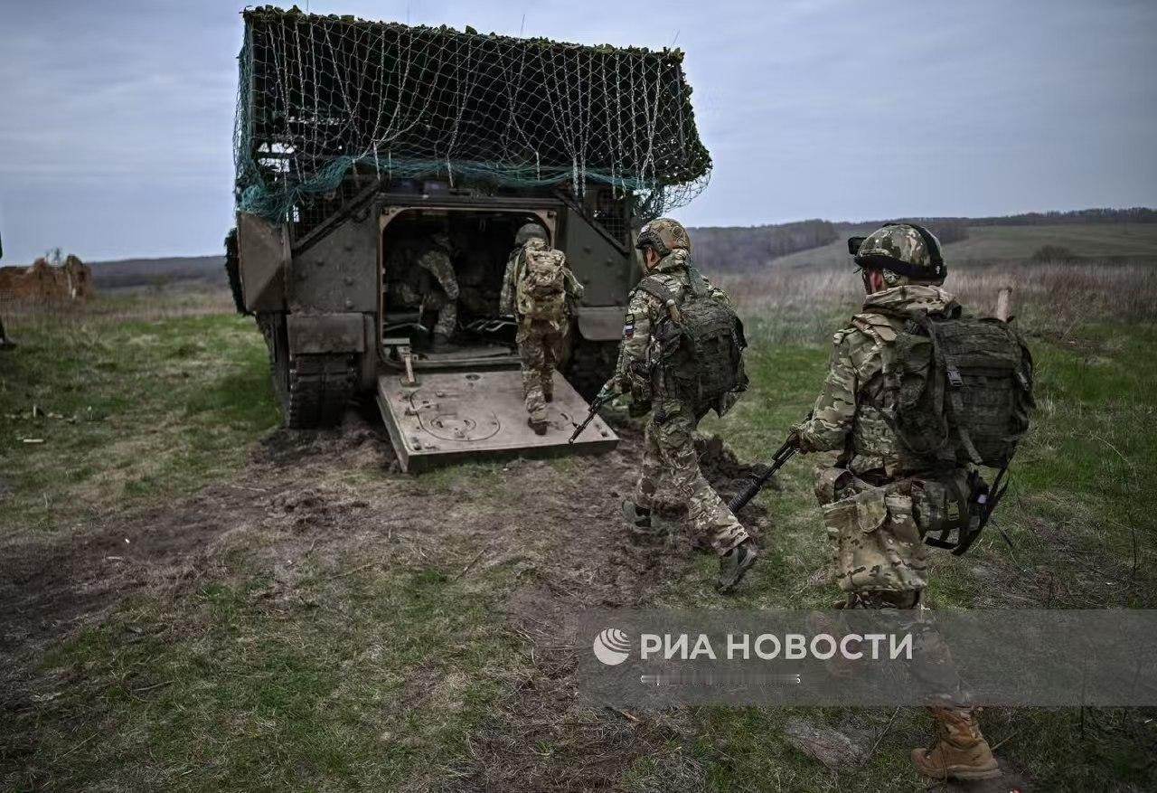 乌克兰硬扛俄罗斯？2025年4月公开资料显示，乌军仅M2“布雷德利”步兵战车就接