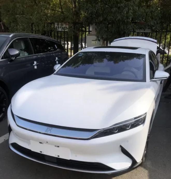 一位车主花27万买的比亚迪，开了六年16万公里换备胎时突然愣住一-车轮内侧藏着的