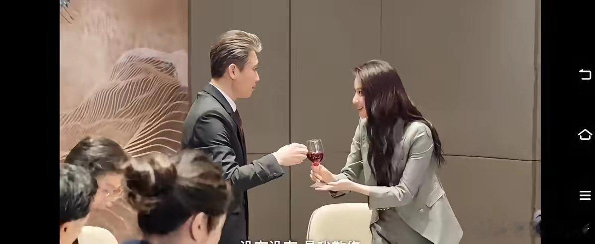 《爱情有烟火》大结局这段，看得我直呼过瘾！钱菲见未来公公李仟圣，没送礼没套近乎，