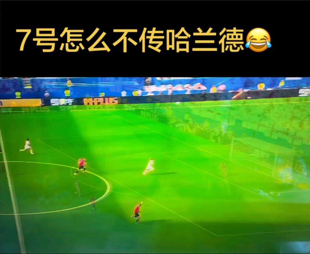 挪威队踢英格兰，这已经不是比赛，是大型"孤立现场"。全队拿着球在边路倒脚绣花，