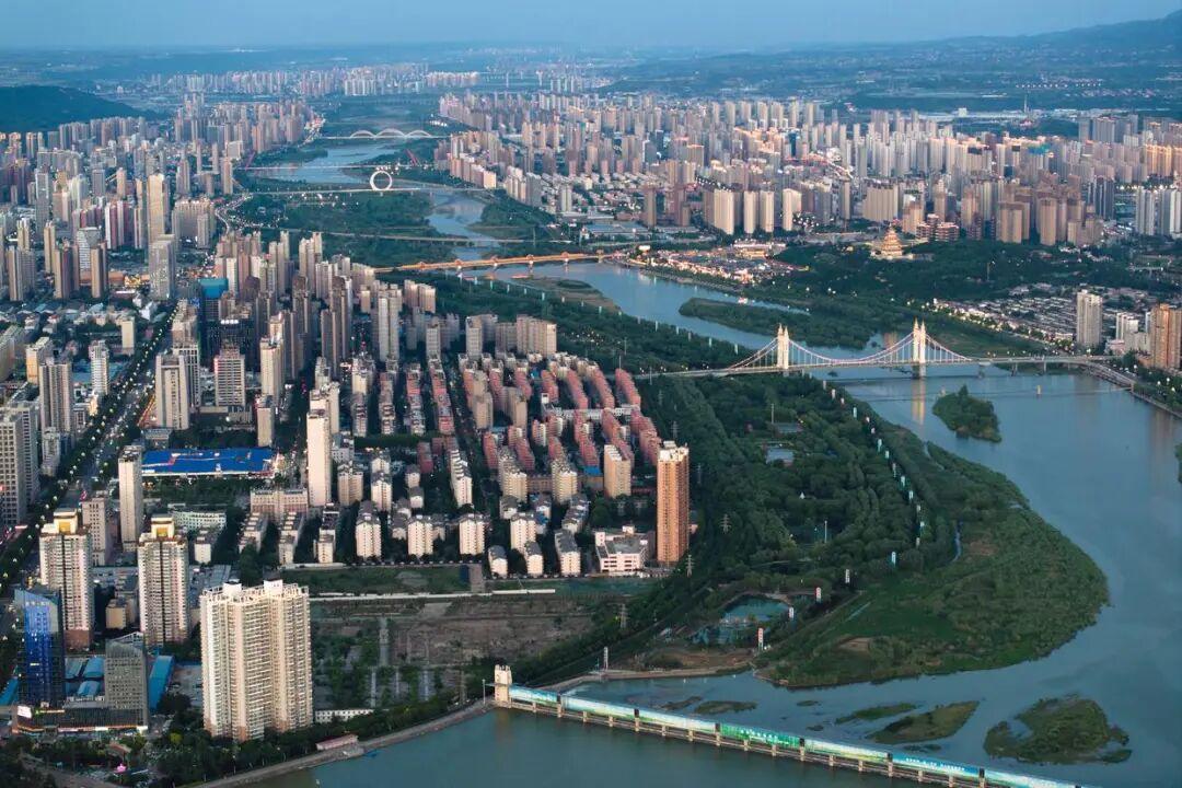 “天呐，我是宝鸡的，第一次听说房子这么便宜。”2026年8月10日，一名女子