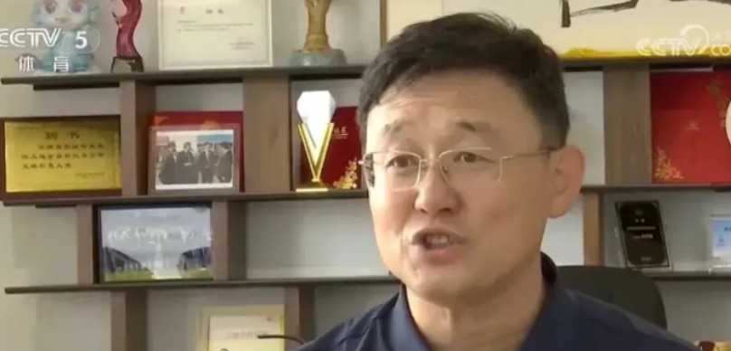 孙继海痛揭国足真相：不是不拼，是真跑不动！替补席痛哭的孩子撕碎了多少人的偏见？
