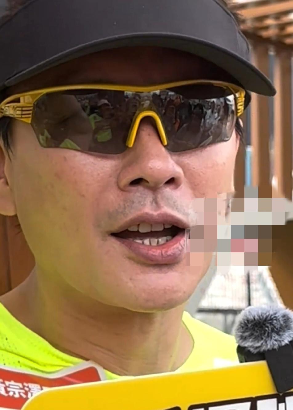 黄宗泽黑乎乎的牙缝和粗糙的皮肤让人不忍直视，他是怎么做到45岁看着比70岁的吕良