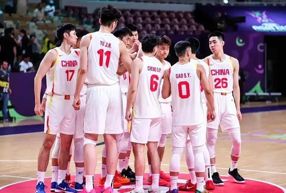 中国男篮在淘汰赛将战韩国男篮，中国男篮的实力虽强于对方，但仍得提防阴沟里翻船的事