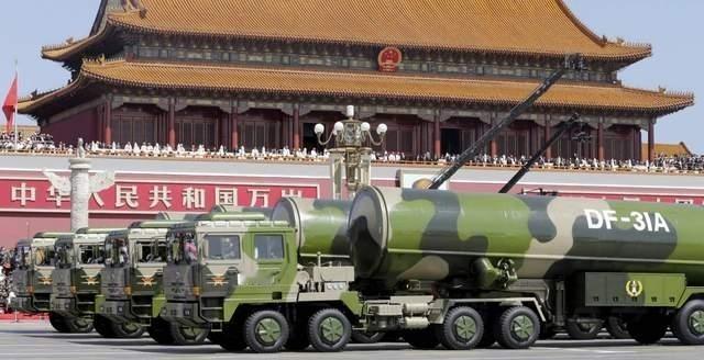 胡锡进：中国多年不打仗了，但是10年或5年搞一次大阅兵展现中国的军事威力，提高了