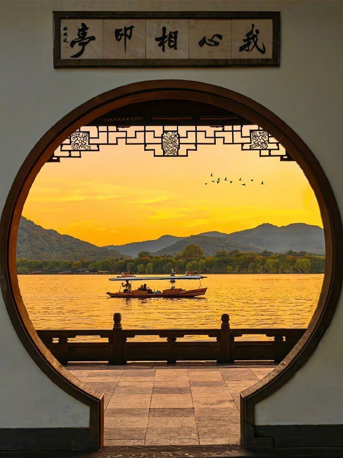 总要来趟杭州吧，吹吹西湖的晚风，感受烟雨江南的美。​​​​旅游旅游