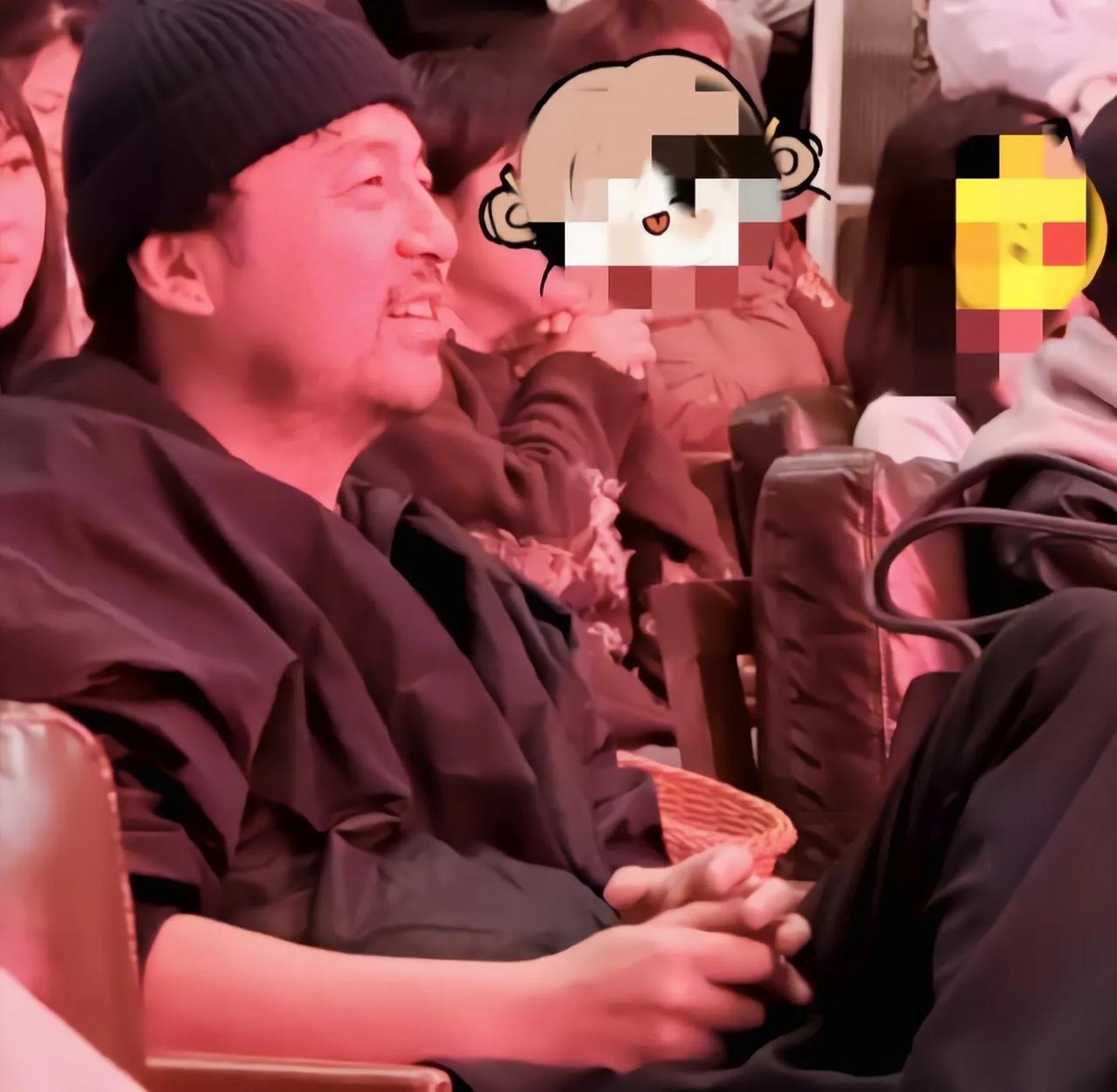 快乐传染全场，雷佳音观看德云社演出，一位大姐从天津骑车到上海雷佳音也去上海德