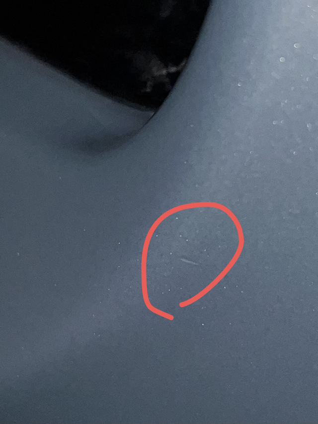 垃圾蔚来补漆水平不要买蔚来了，售后是真的垃圾，返工三次各有问题