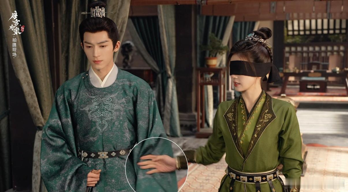 白鹿王星越训狗文学又上新了别的不说，哄姐姐开心，这项技能绝对是满分。白鹿的姐姐气