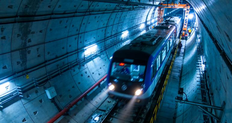 今天，整个西方都在盯着长江底！89米深处，中国干了一件大事！“基建狂魔”再次