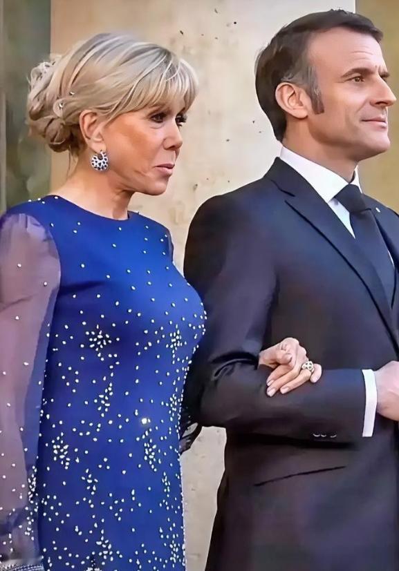 这个地球上我最想不通的人，就是马克龙了，他今年都已经48岁的人了，居然还是这