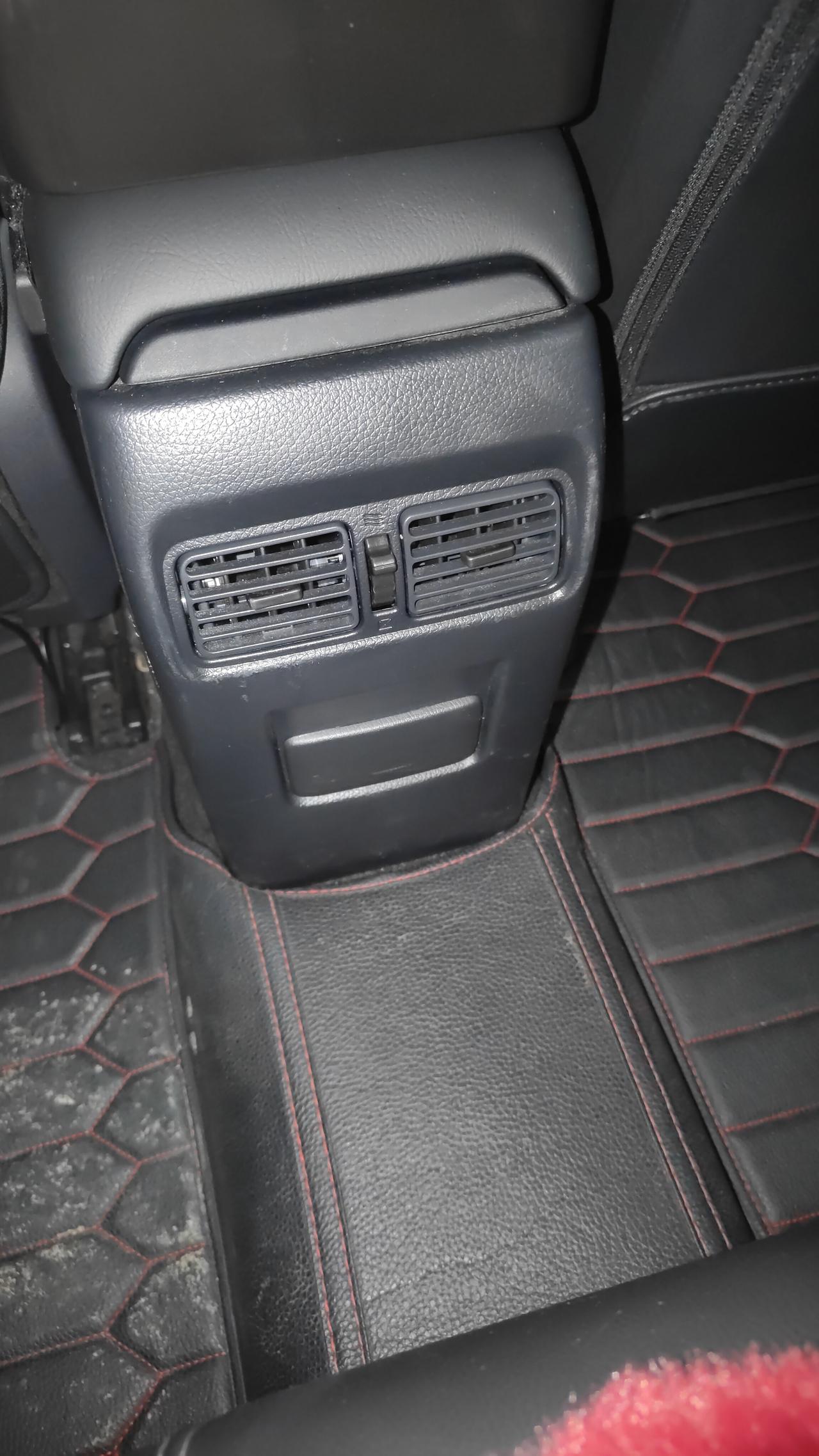 轩逸经典出风口都有了加一个usb有这么难吗？