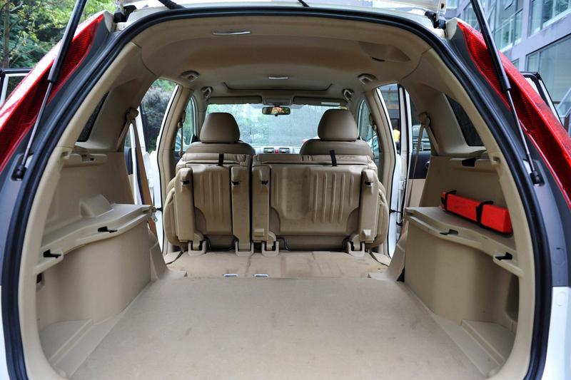 本田CRV和哈弗H6各有千秋。CRV作为合资车，入门价比H6贵三四万，市区油耗8