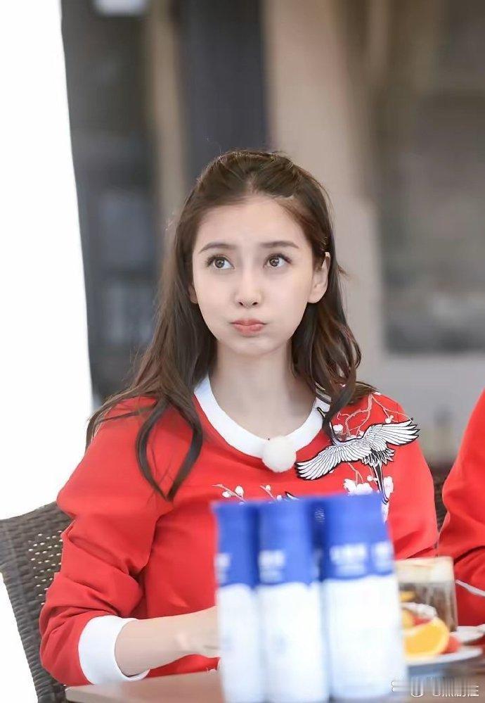 这竟然已经是9年前了吗？根部看不出来baby有没有化妆，化没化都一样的美