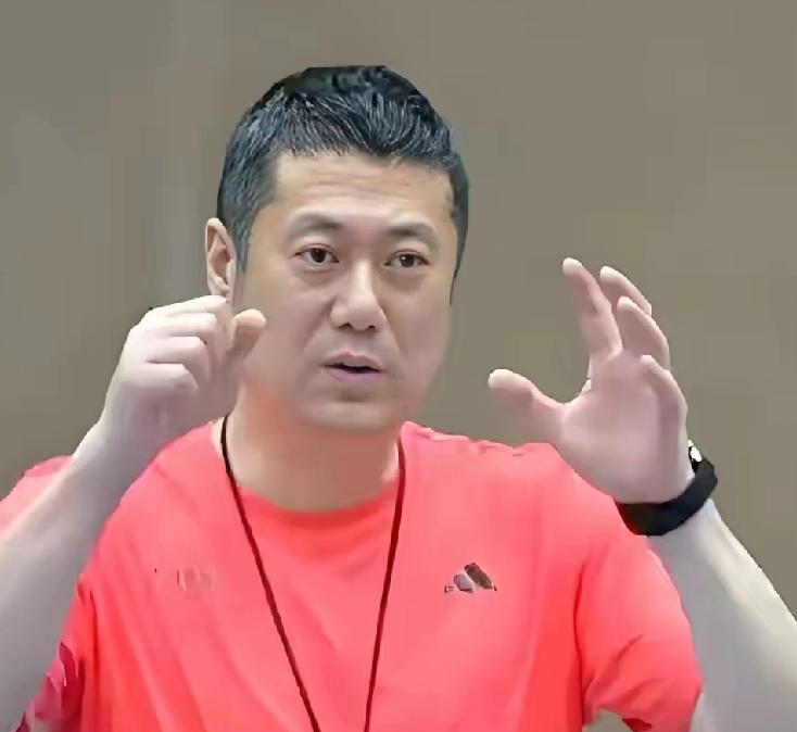 日本女排为了更好的备战亚锦赛共选了35人集训大名单，其名单包含了所有日本国内外，