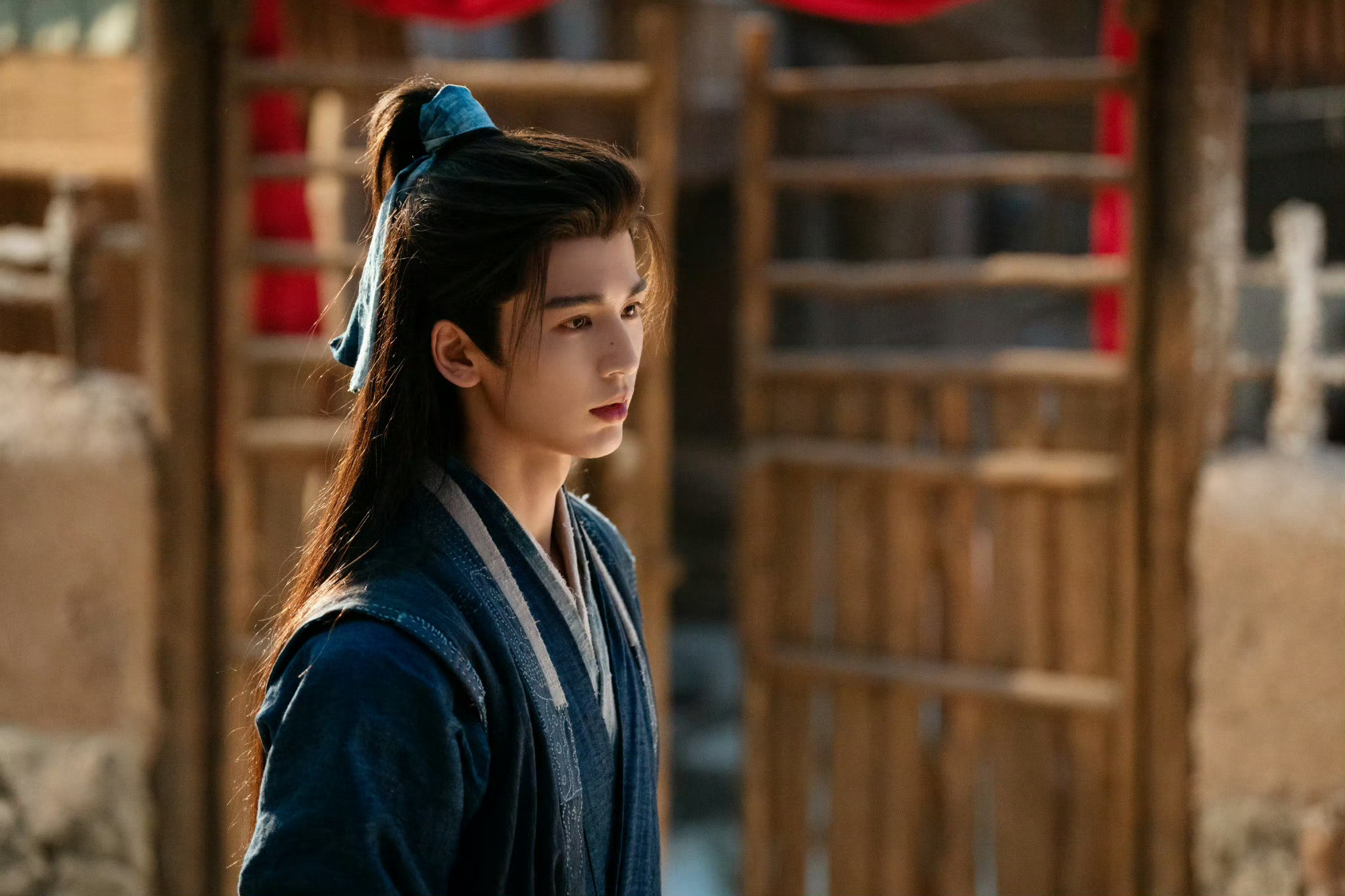 张凌赫像是在横店待疯了张凌赫无缝进组全年无休，采访回复到“有本事把我弄出去”，杀