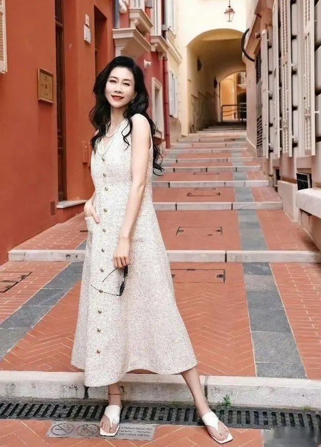 温峥嵘大学长高2cm就够馋哭多少男大学生了，顺产生娃后再添2.5cm羡慕的话已经