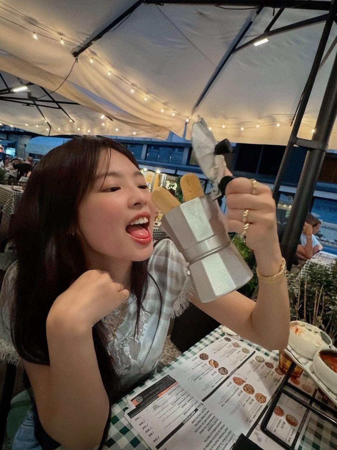 Jennie拍照灵感存一些下午茶or餐厅拍照姿势